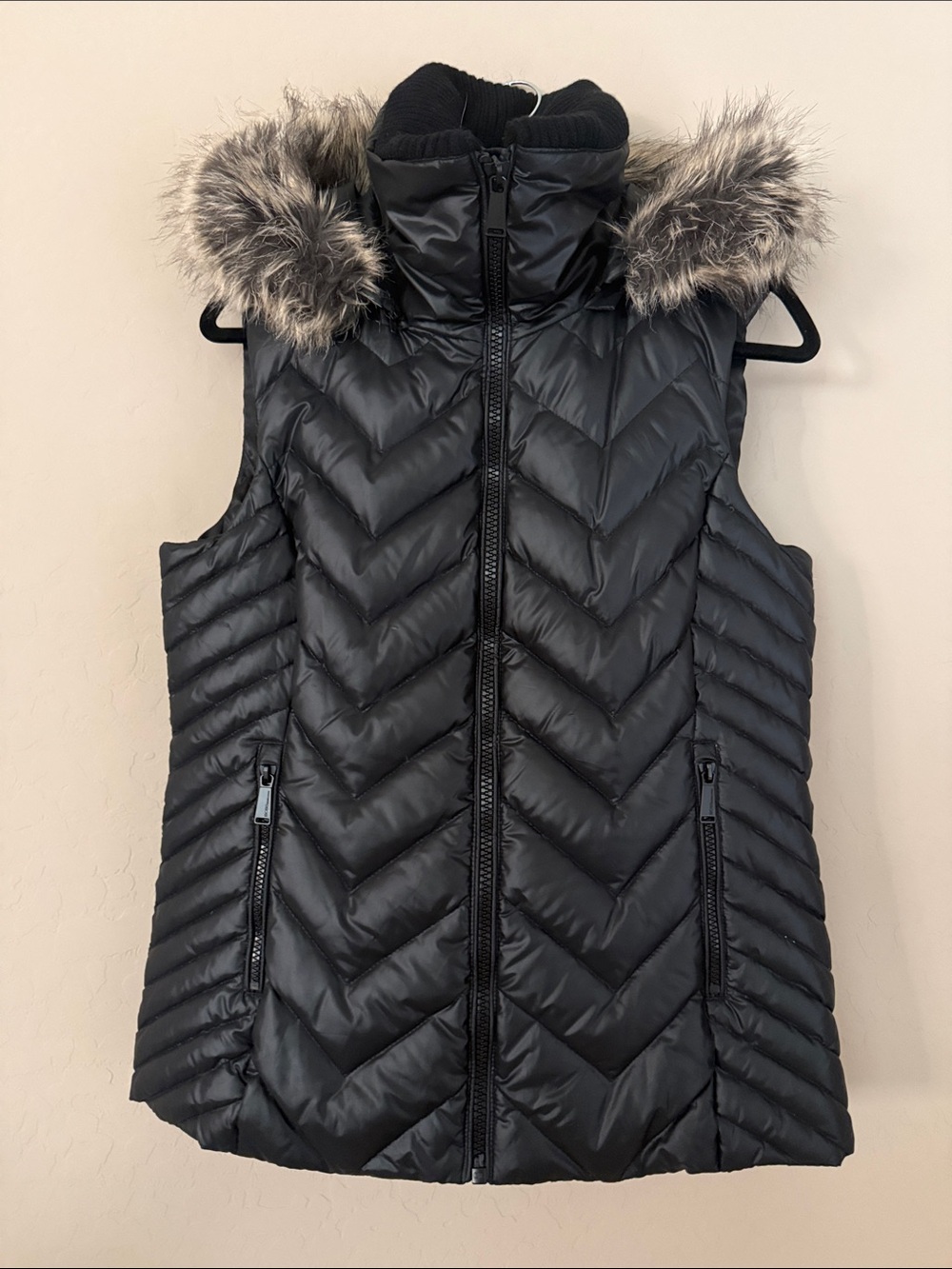 BCBGeneration Black Puffer Vest Down Blend w/Faux Fur Detachable Hood Sz M